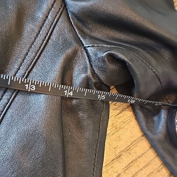 Black leather jacket size S Tahari excellent condition - Picture 7 of 14